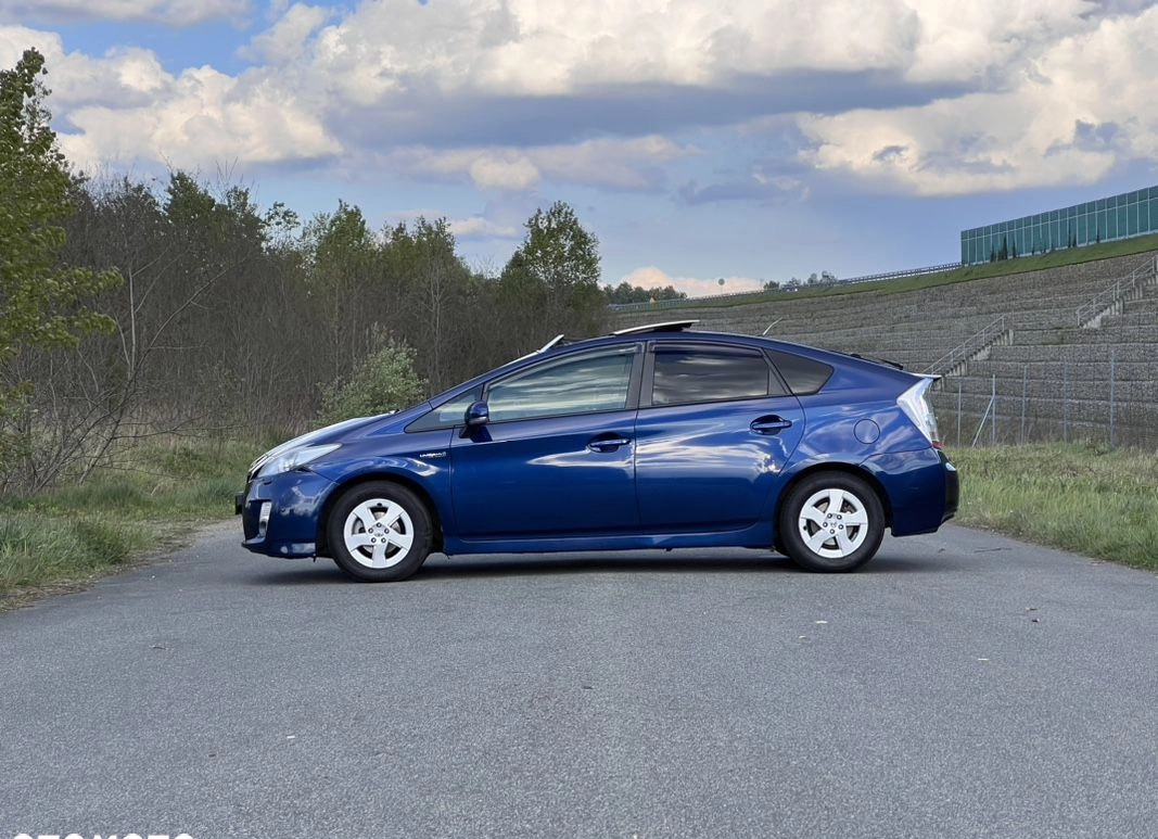 Toyota Prius cena 34000 przebieg: 340000, rok produkcji 2010 z Ślesin małe 742